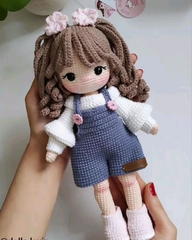 Boneca de amigurumi